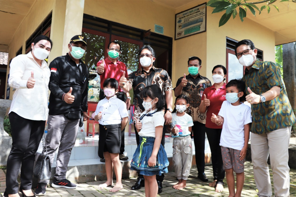 Bupati Giri Prasta Pantau PTM Sekolah di Kabupaten Badung, Pastikan Semua Guru Sudah Divaksin dan Terapkan Prokes Ketat